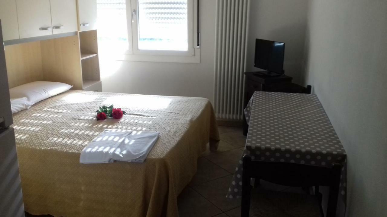 Villa Glori Affitto Camere Monolocali Carpi Exteriér fotografie